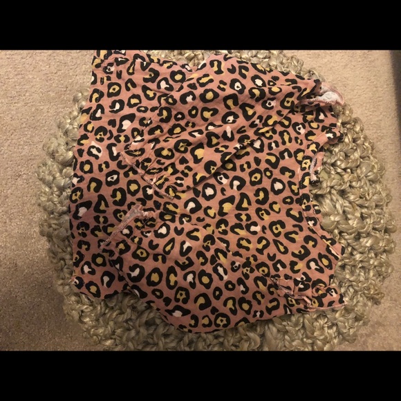 Mud Pie baby girls leopard overall short set. - Picture 7 of 9